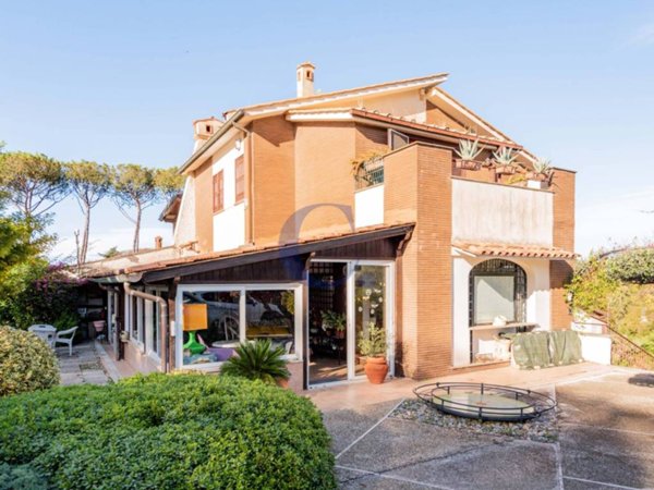 casa indipendente in vendita a Roma in zona Massimina/Casal Lumbroso