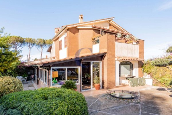 casa indipendente in vendita a Roma in zona Massimina/Casal Lumbroso