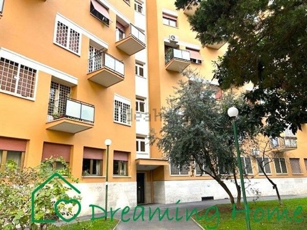 appartamento in vendita a Roma in zona Ardeatino