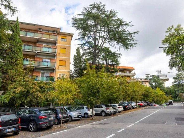 appartamento in vendita a Roma in zona EUR