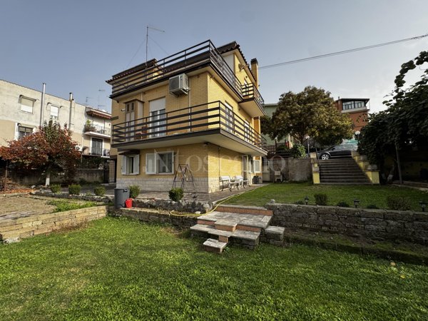 casa indipendente in vendita a Roma in zona Cesano