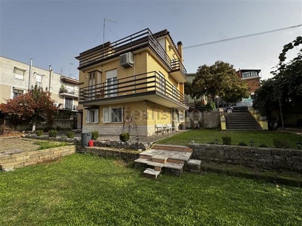 casa indipendente in vendita a Roma in zona Cesano