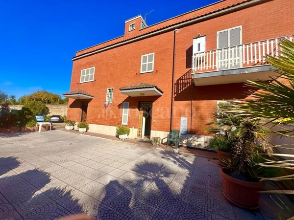 casa indipendente in vendita a Roma in zona Cinecittà