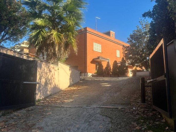 casa indipendente in vendita a Roma in zona Cinecittà