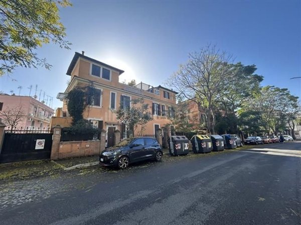 appartamento in vendita a Roma in zona Gianicolense