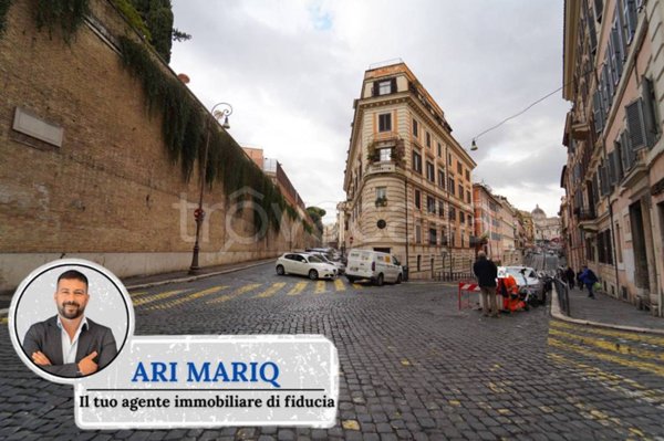 appartamento in vendita a Roma in zona Rione Monti/Campitelli