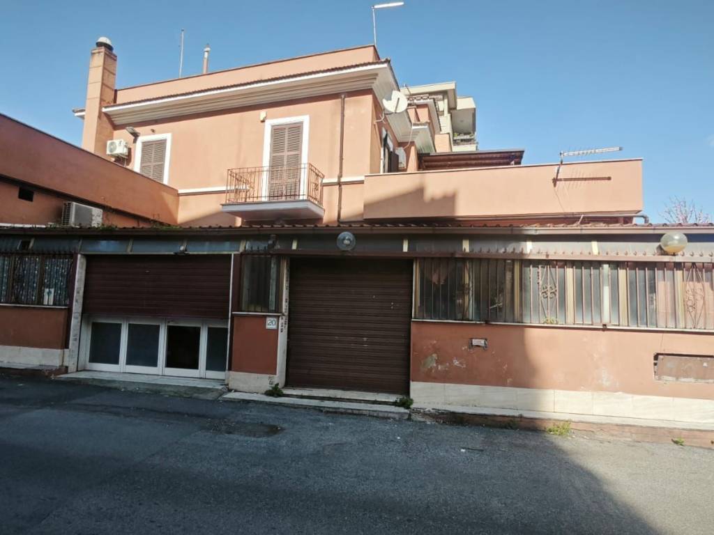 negozio in vendita a Roma in zona Portuense