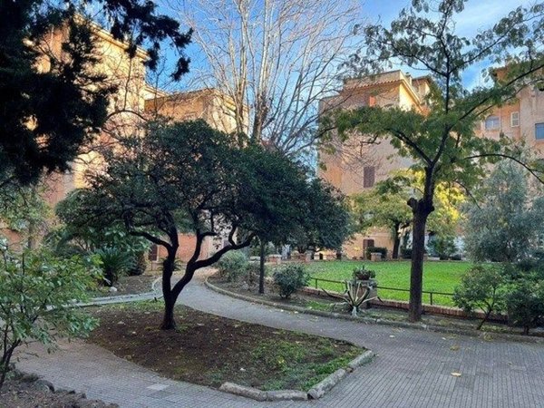 appartamento in vendita a Roma in zona Ostiense