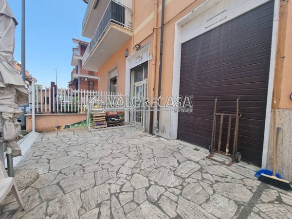 negozio in vendita a Roma in zona Tor Bella Monaca