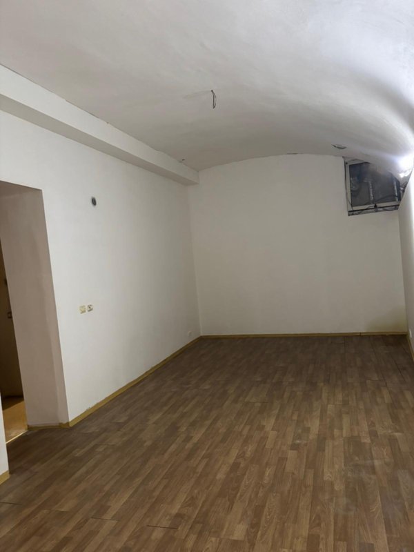 locale di sgombero in vendita a Roma in zona Celio