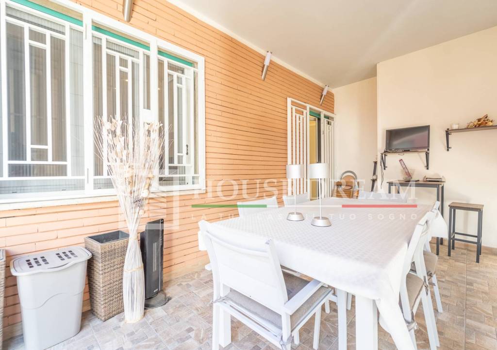 appartamento in vendita a Roma in zona Appio Latino