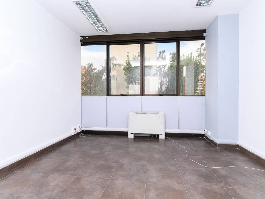 ufficio in vendita a Roma in zona Ponte Mammolo