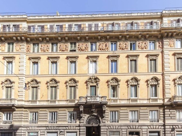 appartamento in vendita a Roma in zona Parione/Sant'Eustachio