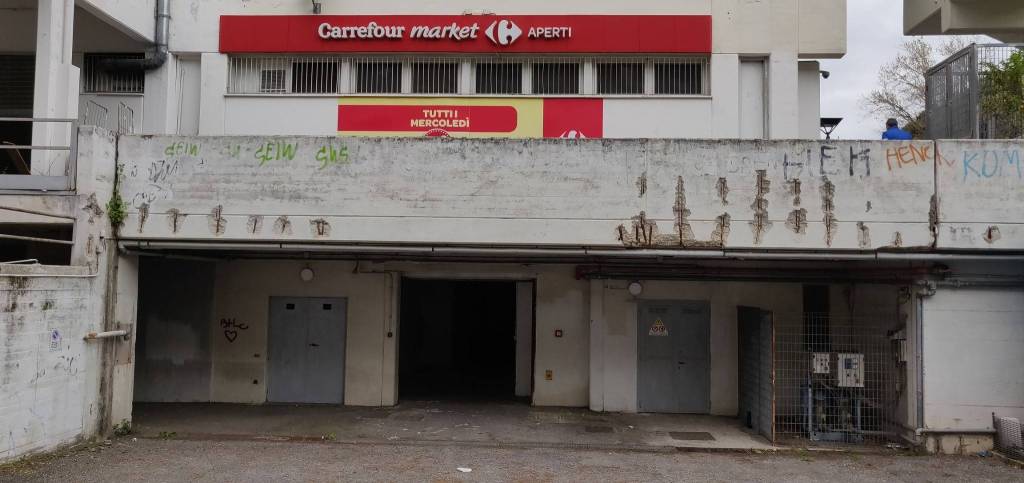 locale di sgombero in vendita a Roma in zona Casal Palocco
