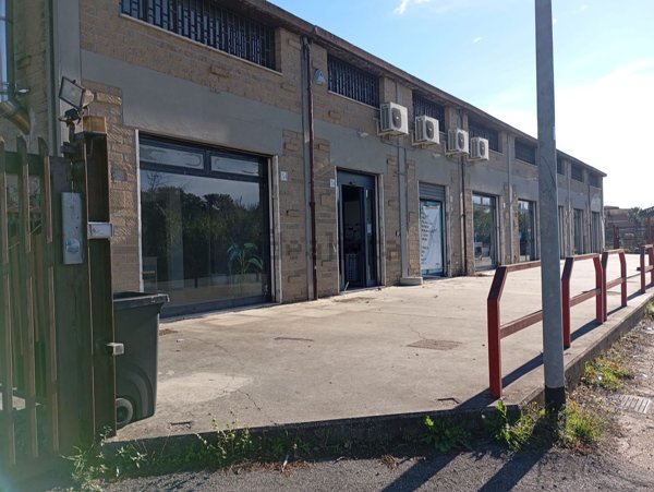 appartamento in vendita a Roma in zona Valle Santa