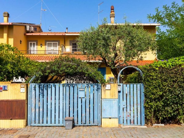 casa indipendente in vendita a Roma in zona Casal Palocco