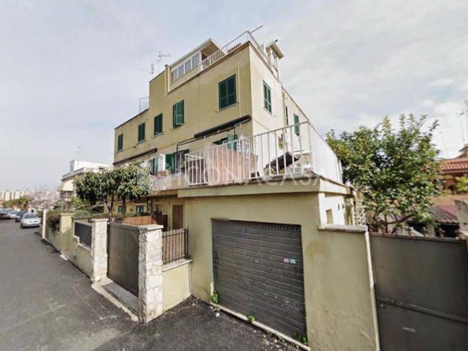 appartamento in vendita a Roma in zona Torre Maura