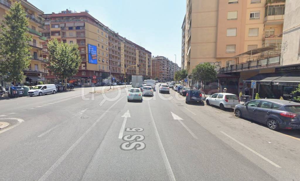 negozio in vendita a Roma in zona Ponte Mammolo