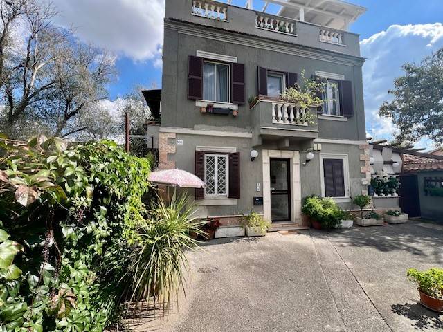 appartamento in vendita a Roma in zona Tuscolano