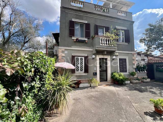 appartamento in vendita a Roma in zona Tuscolano