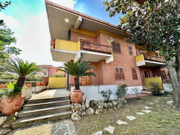casa indipendente in vendita a Roma in zona Axa