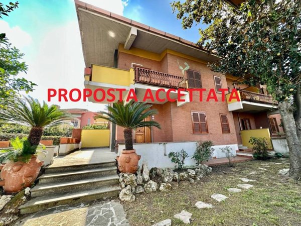 casa indipendente in vendita a Roma in zona Axa