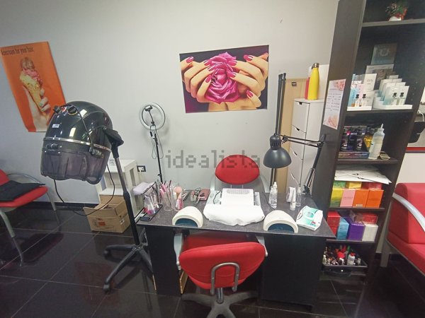 locale commerciale in vendita a Roma in zona Portuense