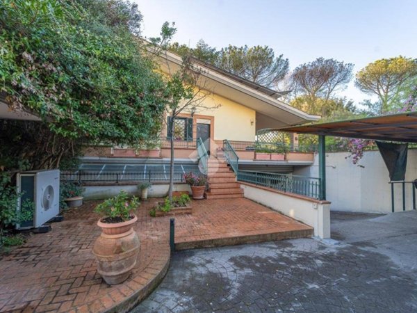 casa indipendente in vendita a Roma