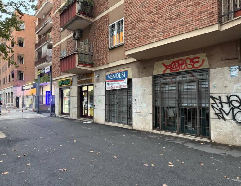 locale commerciale in vendita a Roma in zona Portuense