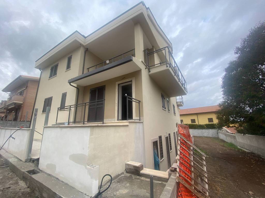 casa indipendente in vendita a Roma in zona Borghesiana