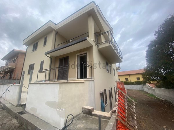 appartamento in vendita a Roma in zona Tor Bella Monaca