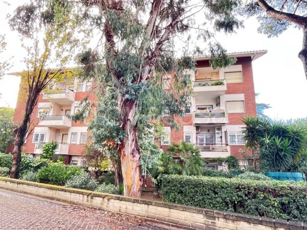 appartamento in vendita a Roma in zona Axa