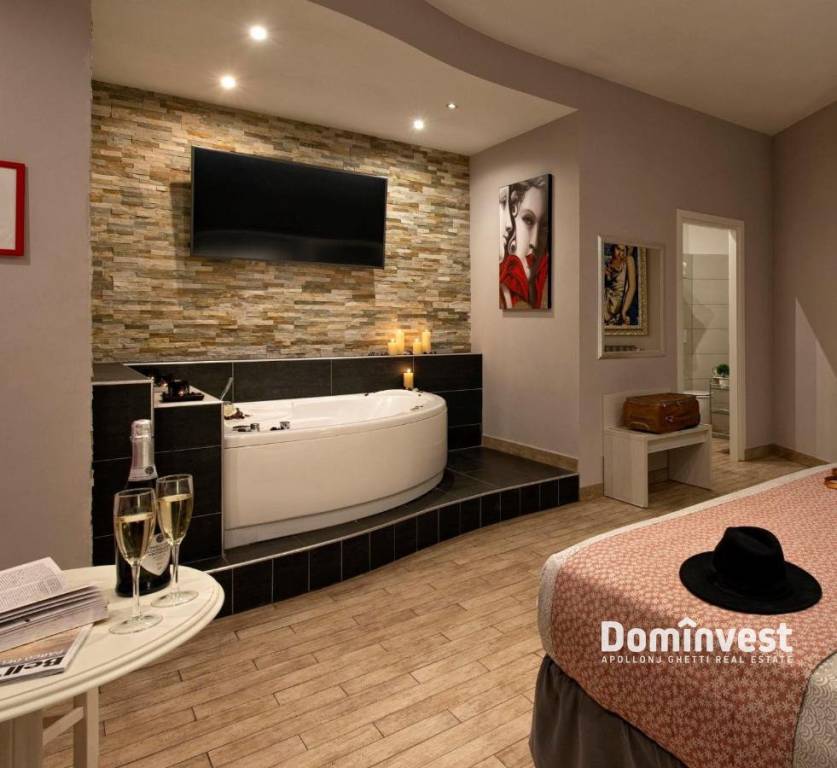 negozio in vendita a Roma in zona Rione Monti/Campitelli