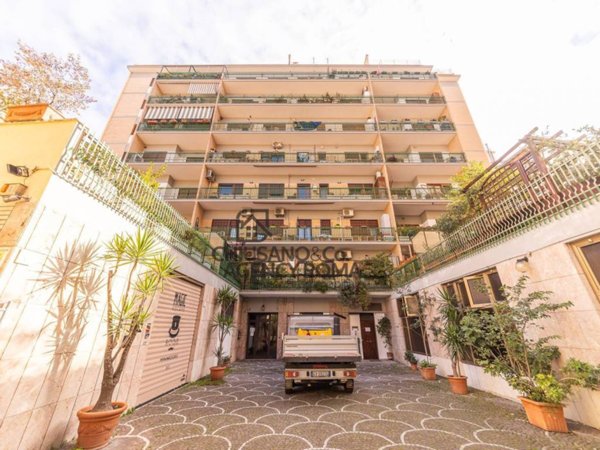 appartamento in vendita a Roma in zona Appio Latino