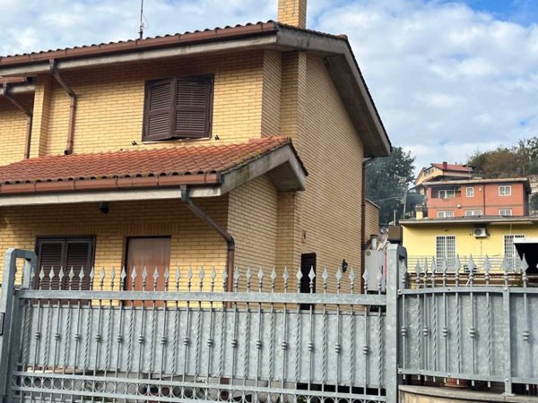 appartamento in vendita a Roma in zona Selva Candida