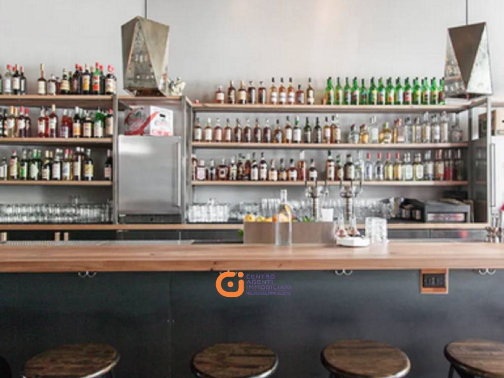 negozio in vendita a Roma in zona Torrino