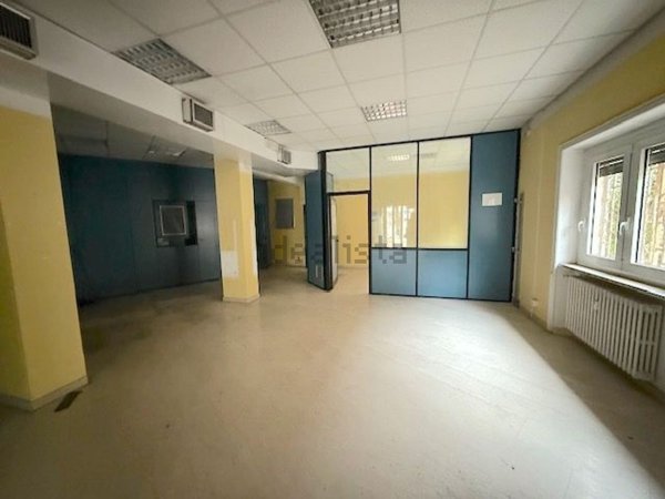 negozio in vendita a Roma in zona Tor di Quinto