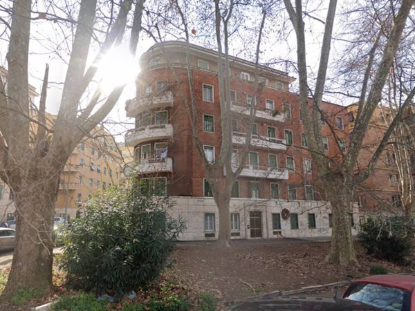 locale commerciale in vendita a Roma