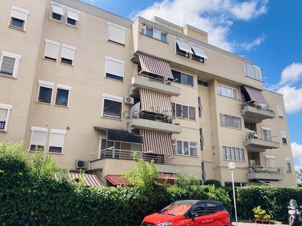 appartamento in vendita a Roma in zona Corviale