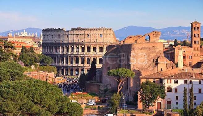 negozio in vendita a Roma in zona Rione Monti/Campitelli