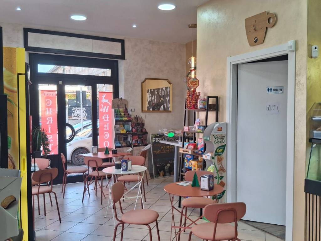 negozio in vendita a Roma in zona Prenestino-Centocelle