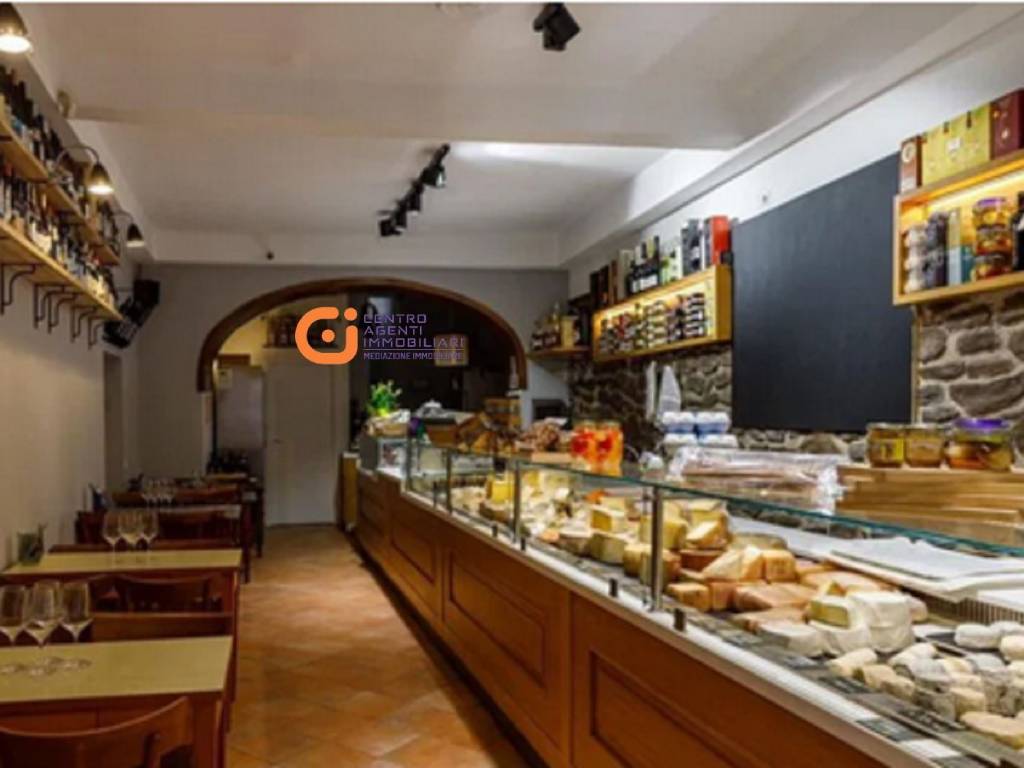 negozio in vendita a Roma in zona Appio Latino