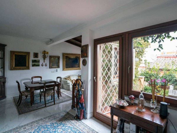 appartamento in vendita a Roma in zona Trastevere