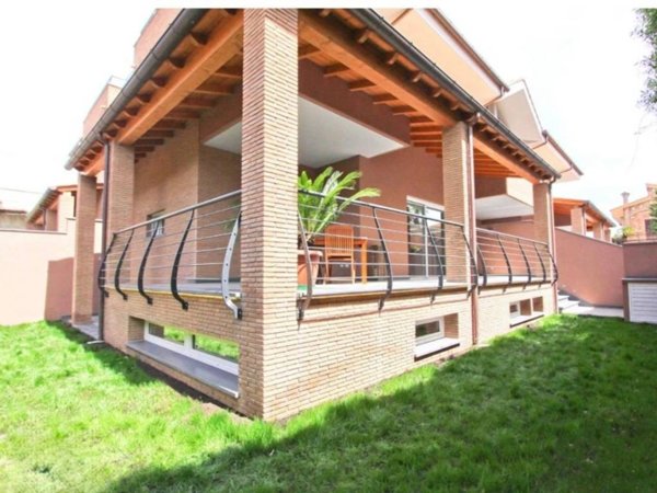 casa indipendente in vendita a Roma in zona Ardeatino