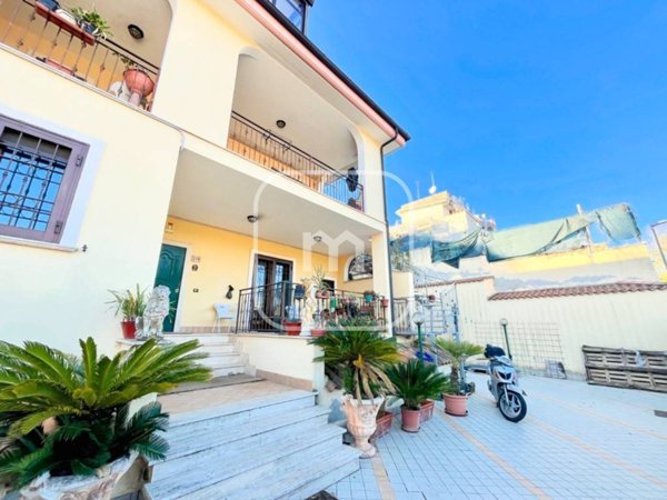 casa indipendente in vendita a Roma in zona Lunghezza