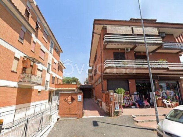 appartamento in vendita a Roma in zona Colle Prenestino