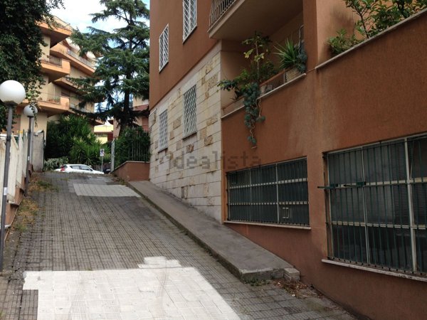 locale commerciale in vendita a Roma