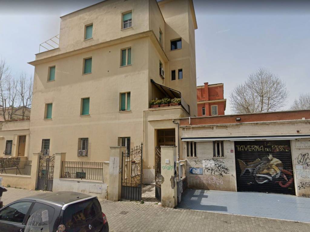 appartamento in vendita a Roma in zona Ostia