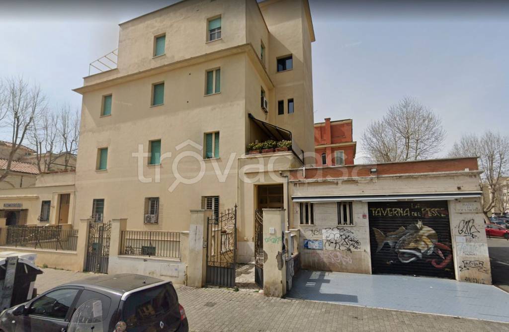 appartamento in vendita a Roma in zona Ostia