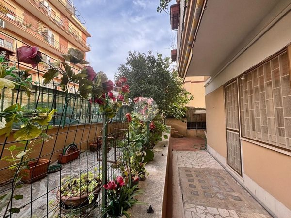 appartamento in vendita a Roma in zona Corviale
